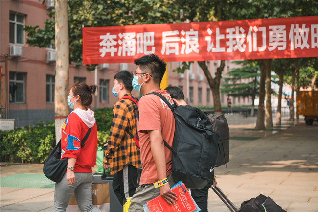 揚(yáng)帆起航保理夢(mèng) 求學(xué)篤行學(xué)子新我校喜迎2021級(jí)新生