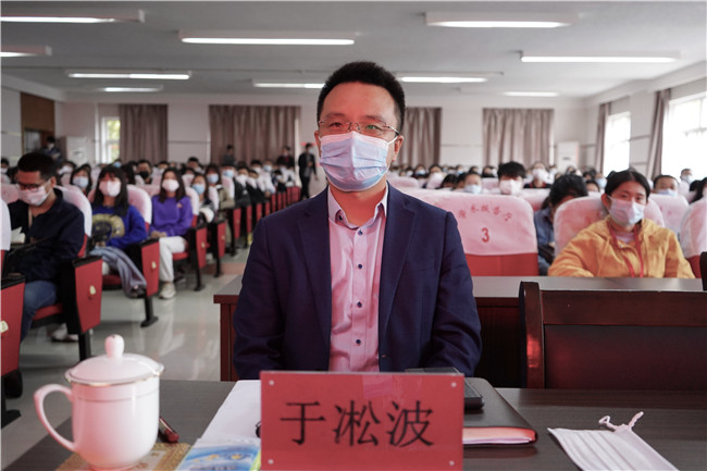 我校組織集中收看紀念辛亥革命110周年大會直播