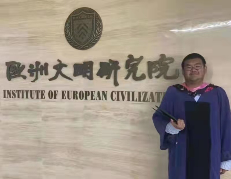 劉濤--- ２０２1年碩士研究生畢業(yè)后目前在天津師范大學(xué)工攻讀世界史博士學(xué)位。