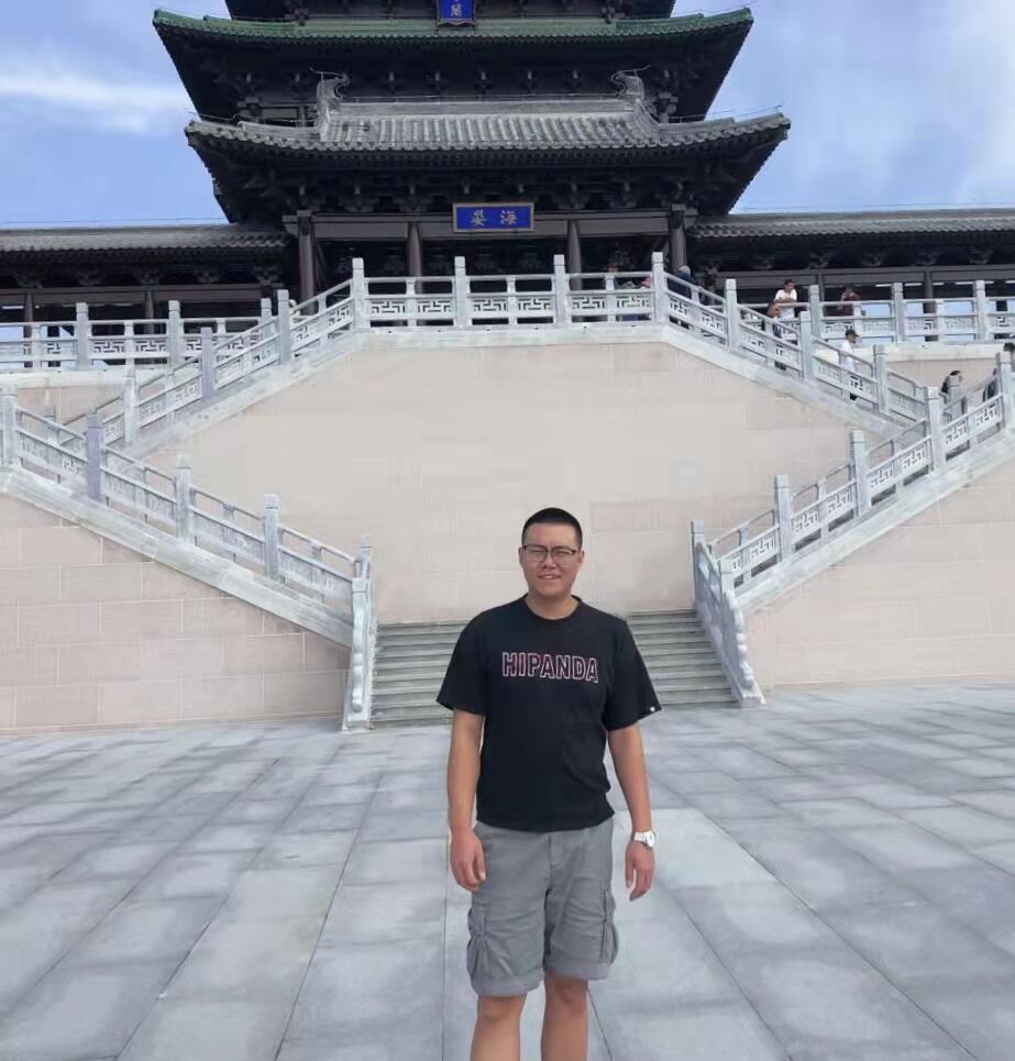 張建鑫 ---大興區(qū)鄉(xiāng)村振興協(xié)理員，投身于鄉(xiāng)村振興建設(shè)。