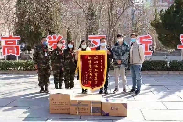 春暉遍澤桃李樹，碩果滿掛瓊瑤枝！
