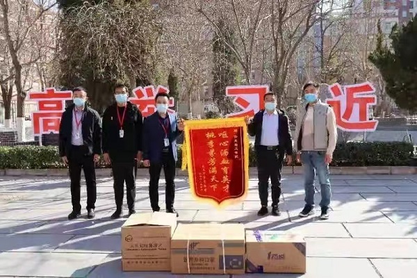 春暉遍澤桃李樹，碩果滿掛瓊瑤枝！