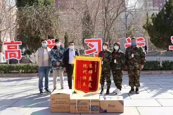 春暉遍澤桃李樹，碩果滿掛瓊瑤枝！