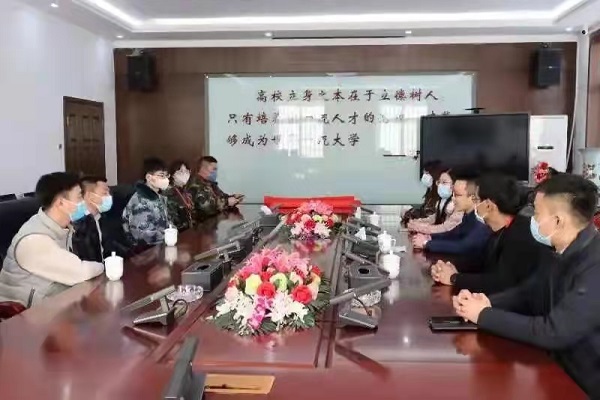 春暉遍澤桃李樹，碩果滿掛瓊瑤枝！