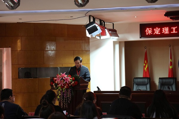 2022年3月26日14點(diǎn)，第十二屆全國(guó)大學(xué)生電子商務(wù)“創(chuàng)新、創(chuàng)意及創(chuàng)業(yè)”挑戰(zhàn)賽保定理工學(xué)院校賽決賽在一教211報(bào)告廳順利舉行。