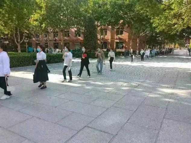 我校為疫情下參加教師資格證面試的學(xué)生保駕護航