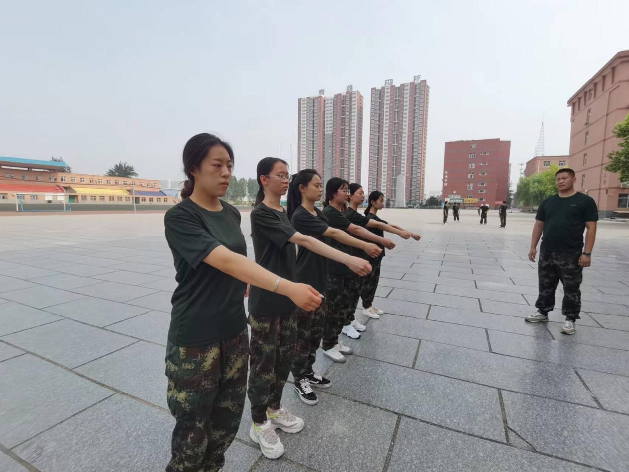 強(qiáng)化凝“新”聚力,賡續(xù)立德樹人——我?!皞鲙蛶А笔叫氯肼気o導(dǎo)員培訓(xùn)圓滿結(jié)束