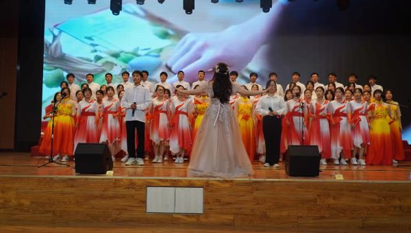 “青春孕育無限希望，青年創(chuàng)造美好明天”大型合唱會圓滿落幕！