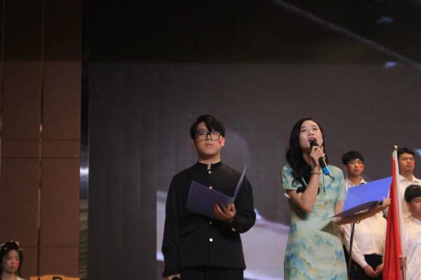 “青春孕育無限希望，青年創(chuàng)造美好明天”大型合唱會圓滿落幕！