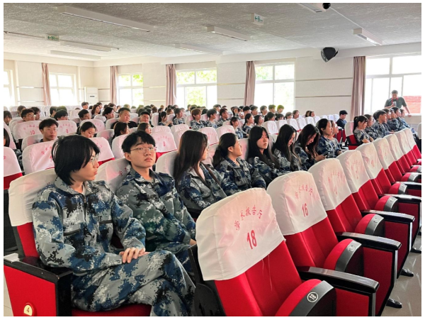 保定市澤涵動漫技術(shù)有限公司到我校進行線下宣講會