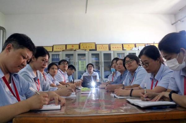 加強師德師風建設，發(fā)揮教師黨員先鋒模范作用——我院教師黨員積極開展師德師風學習活動