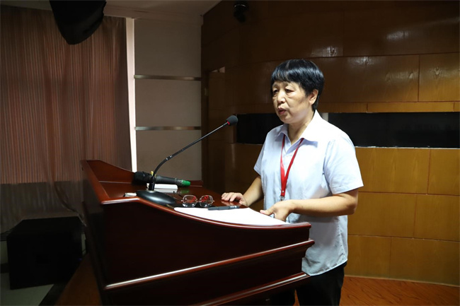 我校召開2023年新教師入職培訓會
