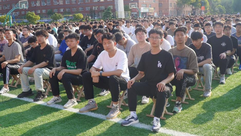 安全教育進(jìn)校園，開(kāi)啟人生第一課