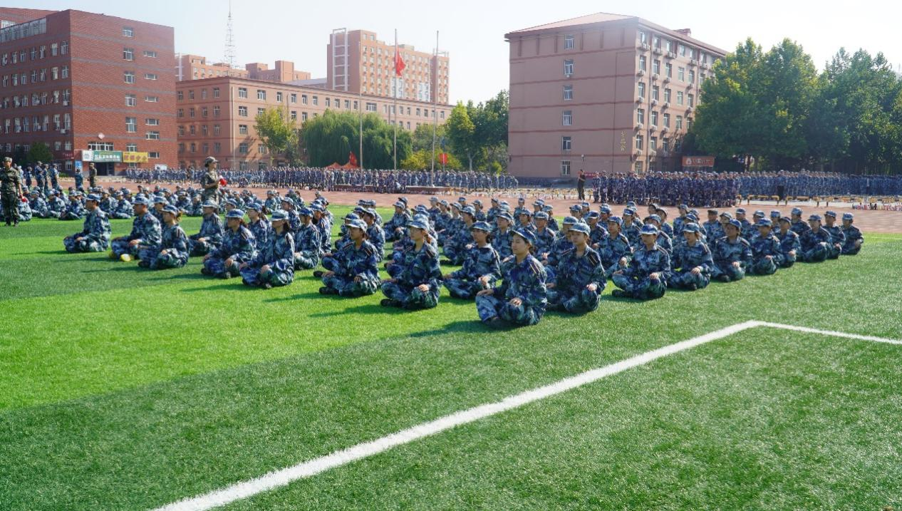軍訓簡報：軍訓正當時，青春灑汗水