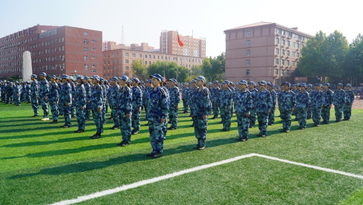 軍訓簡報：軍訓正當時，青春灑汗水