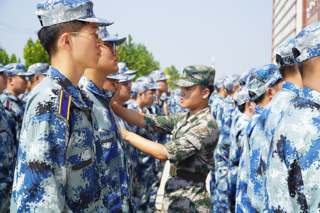 軍訓簡報：軍訓正當時，青春灑汗水