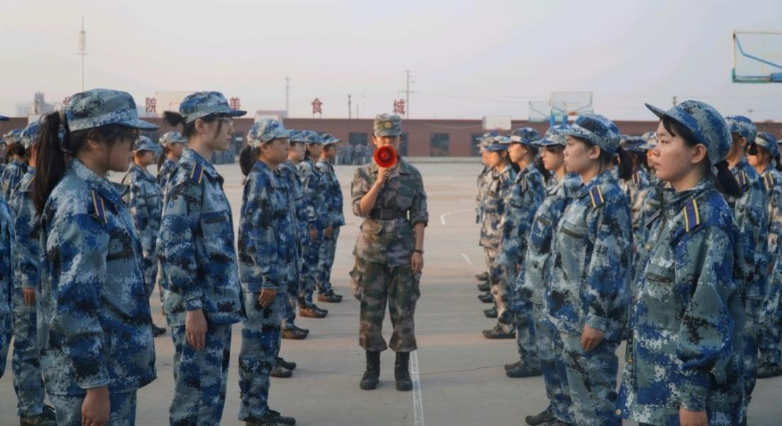軍訓簡報：軍訓正當時，青春灑汗水