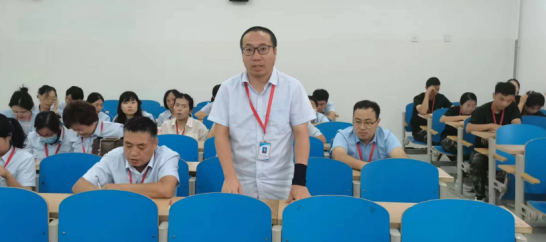 “服務(wù)質(zhì)量、工作態(tài)度、履職盡責”階段性總結(jié)會