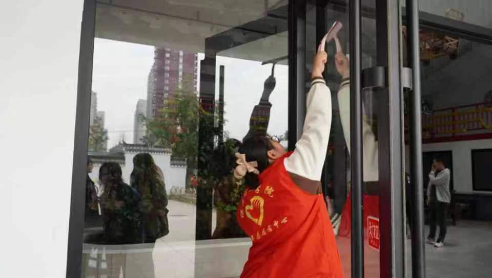 志愿服務暖人心,養(yǎng)老院里筑真情