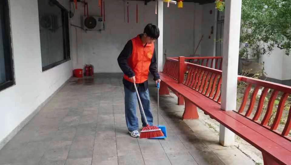 志愿服務暖人心,養(yǎng)老院里筑真情