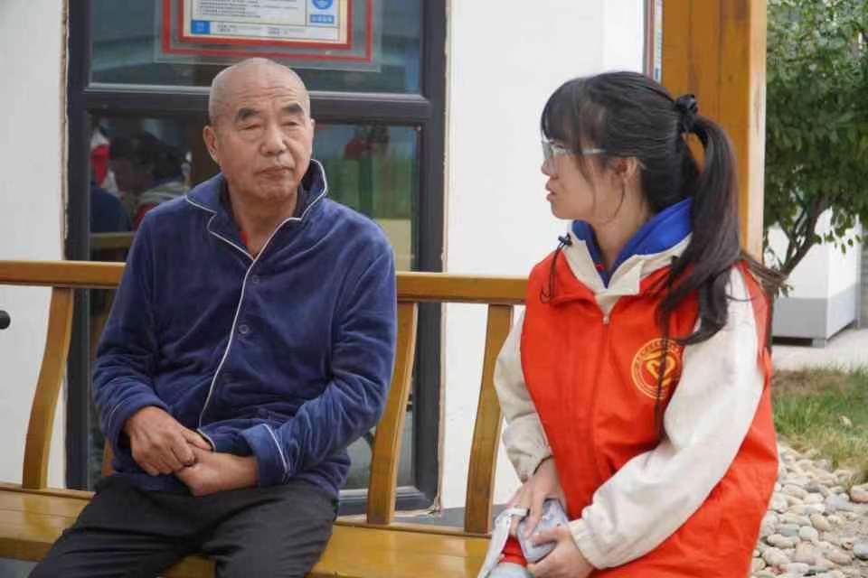 志愿服務暖人心,養(yǎng)老院里筑真情