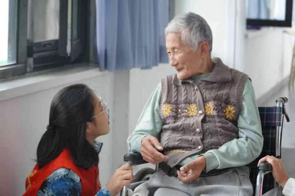 志愿服務暖人心,養(yǎng)老院里筑真情