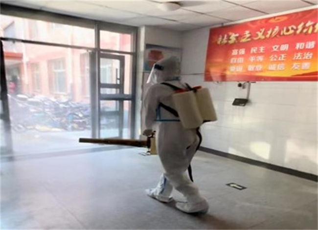 安全消殺   為愛護(hù)航——在全校范圍內(nèi)開展全面消毒消殺工作