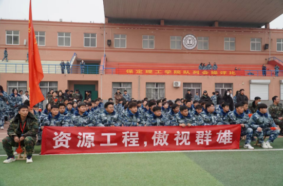 隊(duì)列會操馳騁賽場，青春飛揚(yáng)