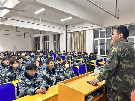 傾聽學(xué)生心聲，交流共話成長--藝術(shù)學(xué)院組織召開“藝術(shù)學(xué)院民主座談會(huì)”