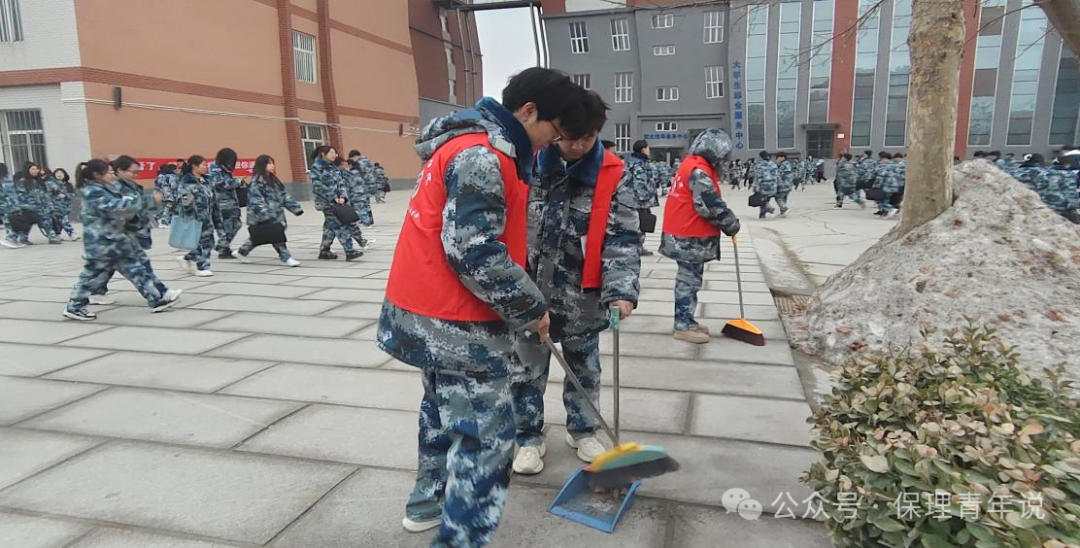 雷鋒精神共傳承,志愿服務(wù)學(xué)雷鋒