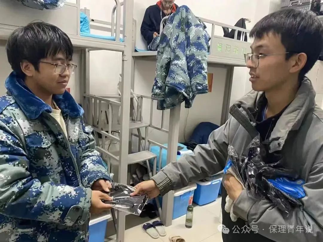 雷鋒精神共傳承,志愿服務(wù)學(xué)雷鋒