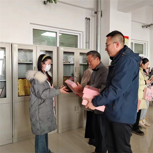 三八婦女節(jié)致敬外國(guó)語學(xué)院女教職員工