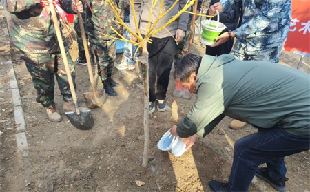 “草木皆待春，你我共護(hù)綠”——保定理工學(xué)院藝術(shù)學(xué)院開(kāi)展“3.12植樹(shù)節(jié)”主題活動(dòng)