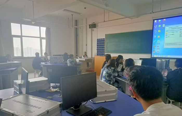 信息科學與工程學院實驗室開放——開啟智慧科技新篇章
