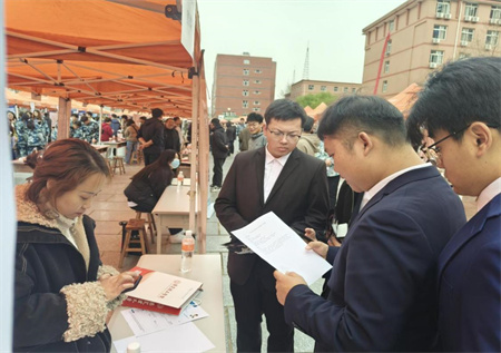“建立合作模式，拓展就業(yè)路徑”