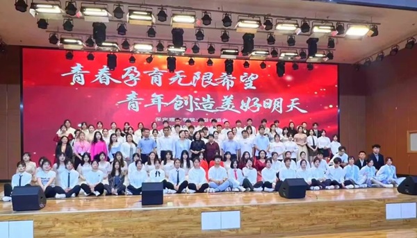 保定理工學(xué)院||管理學(xué)院||我校舉辦“青春孕育無(wú)限希望，青年創(chuàng)造美好明天”大型合唱會(huì)