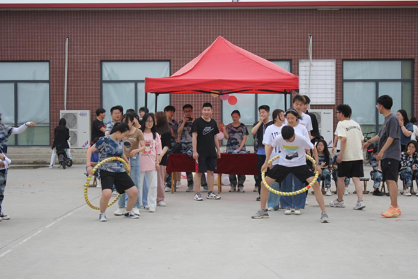 保定理工學(xué)院‖管理學(xué)院‖我院舉辦“運(yùn)動(dòng)青春，快樂(lè)無(wú)限”趣味運(yùn)動(dòng)會(huì)