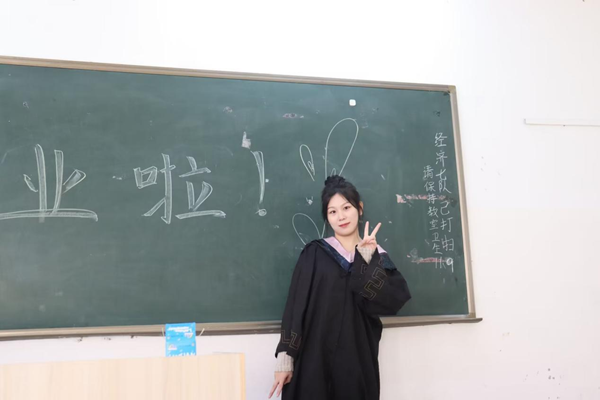 培樹(shù)典型｜管理學(xué)院｜先進(jìn)引領(lǐng)方向·榜樣凝聚力量（一）