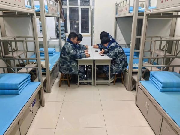 保定理工學院||管理學院||學習榜樣精神，爭做先鋒模范