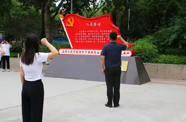 保定理工學院||管理學院||叮咚，你有一篇校園介紹請查收！