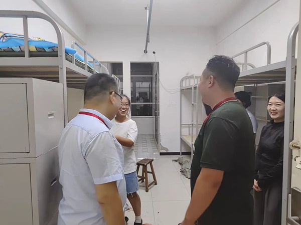 保定理工學院||管理學院||叮咚，你有一篇校園介紹請查收！