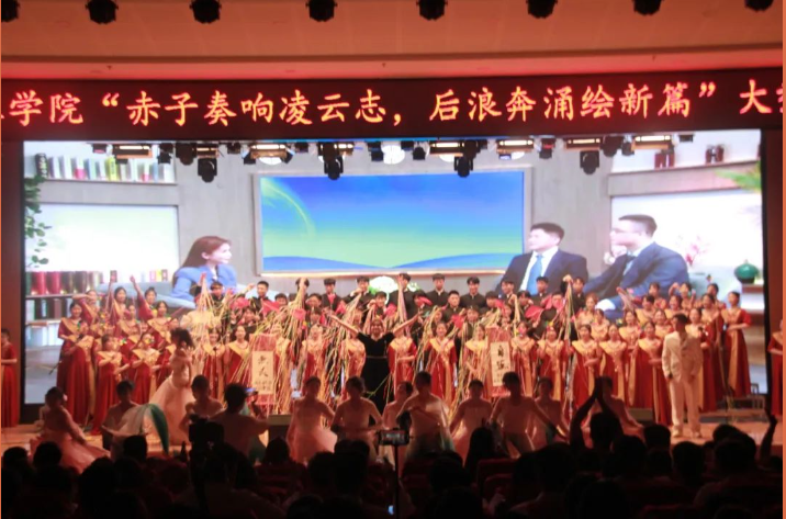 赤子奏響凌云志，后浪奔涌繪新篇