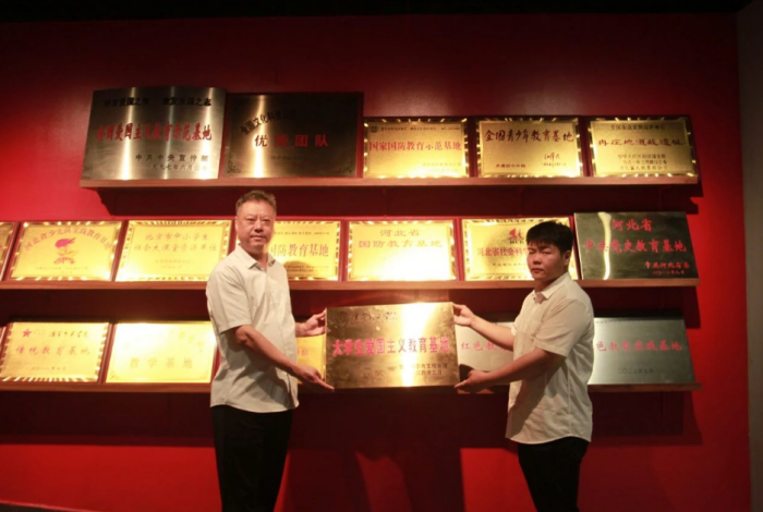 “追尋紅色足跡，傳承愛國(guó)精神”—信息科學(xué)與工程學(xué)院前往冉莊地道戰(zhàn)紀(jì)念館開展授牌儀式