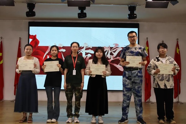 勞動教育|保定理工學(xué)院|管理學(xué)院|學(xué)習(xí)勞動精神，踐行勞動育人主題朗誦比賽