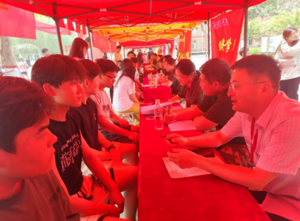 就業(yè)幫扶|保定理工學(xué)院|管理學(xué)院|“望聞問(wèn)切”摸清學(xué)生需求，“把脈問(wèn)診”開(kāi)出就業(yè)良方