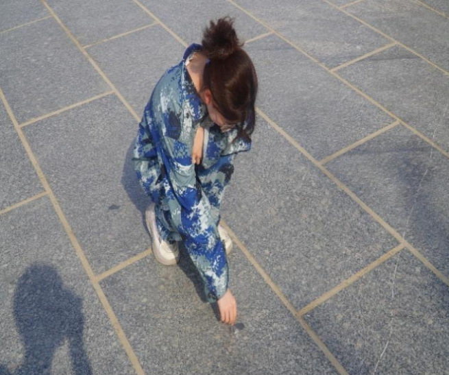 青春校園|愛護(hù)環(huán)境人人做,彎腰行動處處行