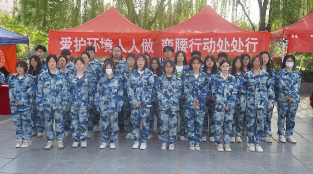 青春校園|愛護(hù)環(huán)境人人做,彎腰行動處處行