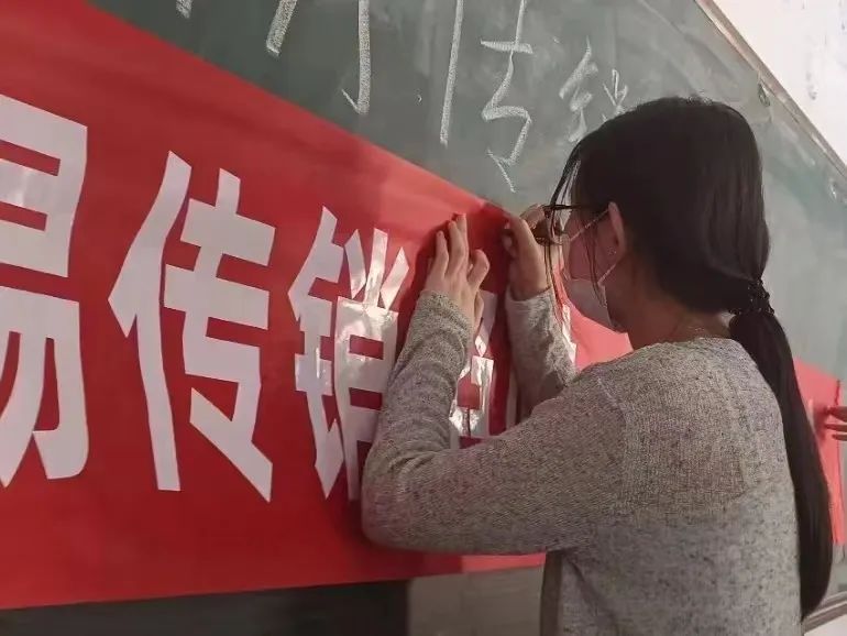 保定理工學(xué)院與蓮池區(qū)高校辦、區(qū)市場(chǎng)監(jiān)督局合作開展反傳銷教育宣傳活動(dòng)