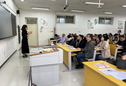 加強(qiáng)觀摩示范效應(yīng)，助力青年教師提高
