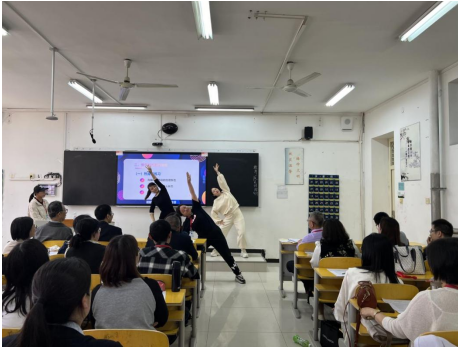 加強(qiáng)觀摩示范效應(yīng)，助力青年教師提高